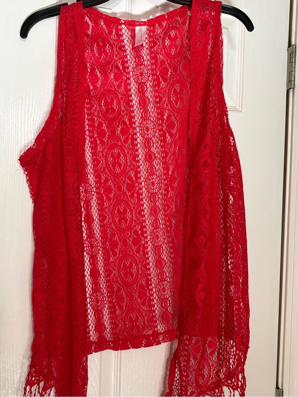 Red Vest No Boundaries size XL